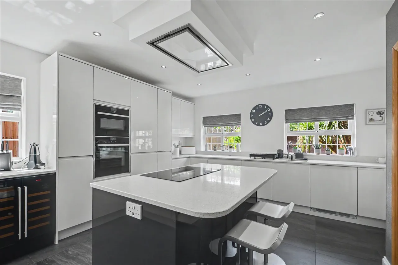 High Road, Chilwell, NG9, photo 3