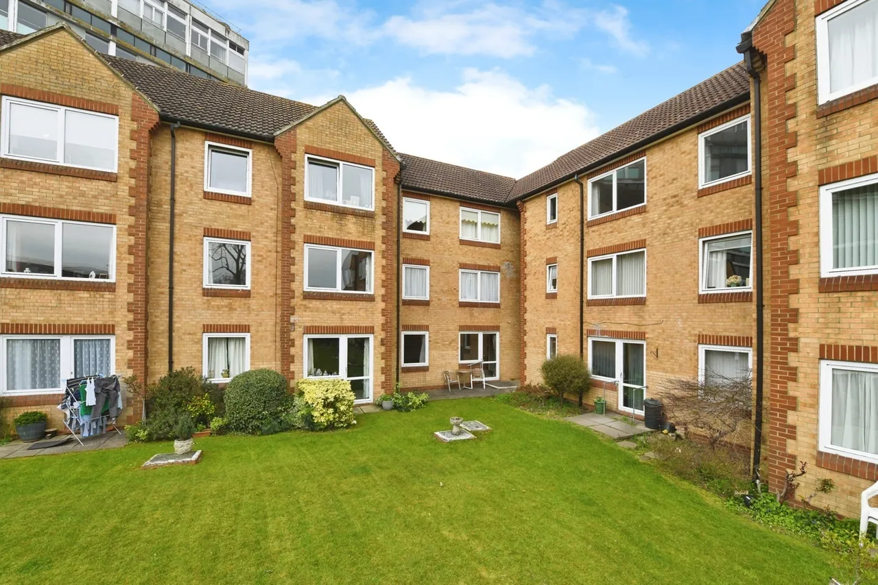 Sawyers Hall Lane, Brentwood, Essex, CM15, photo 12