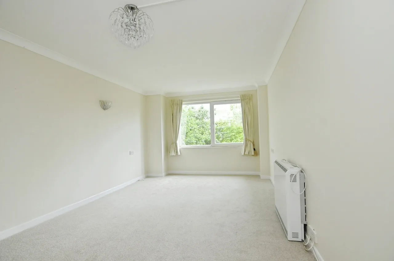 Sawyers Hall Lane, Brentwood, Essex, CM15, photo 3