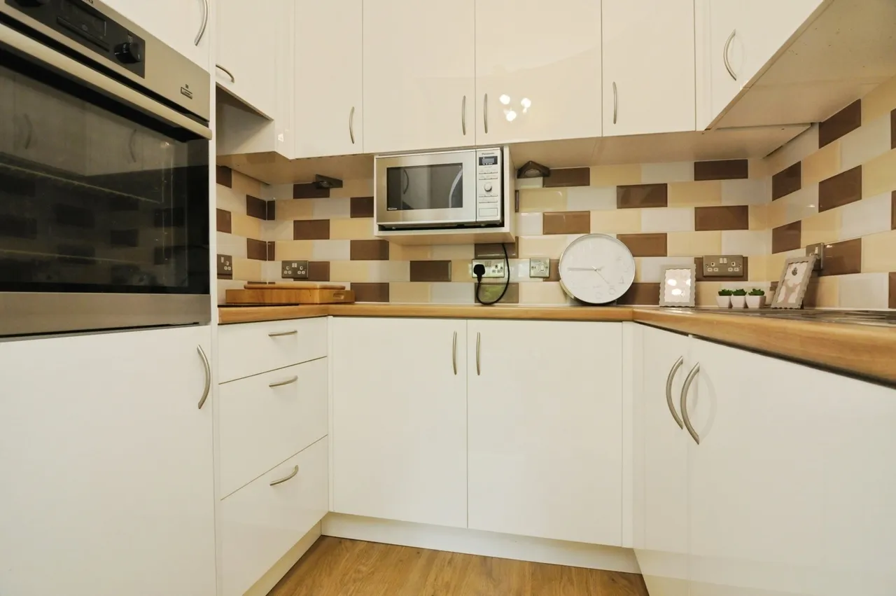 Sawyers Hall Lane, Brentwood, Essex, CM15, photo 2