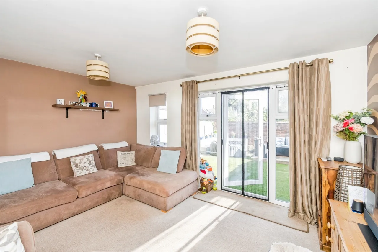 Chapel Drove, Hedge End, SO30, photo 13