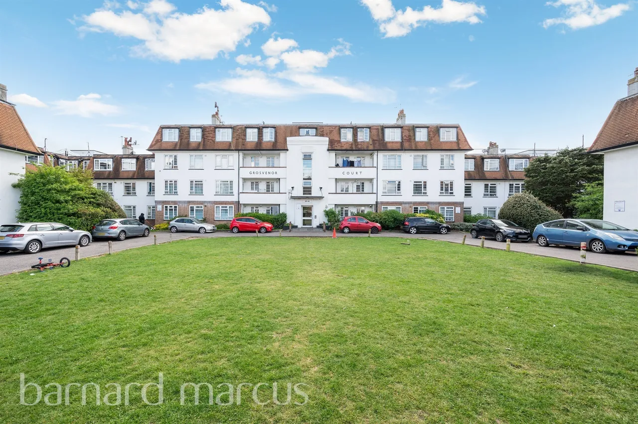 2 bed flat for sale — London Road, Morden