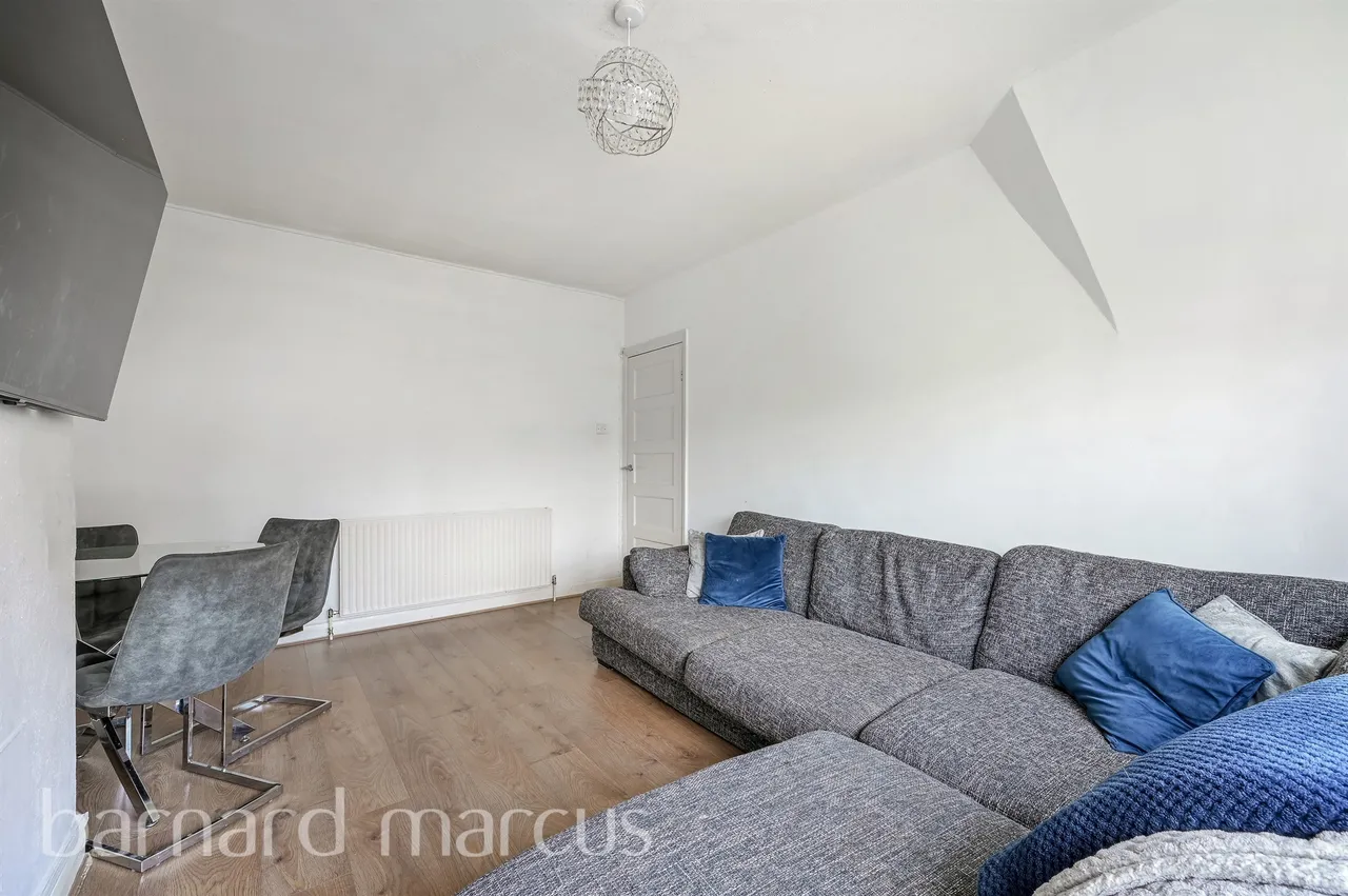 London Road, Morden, photo 4