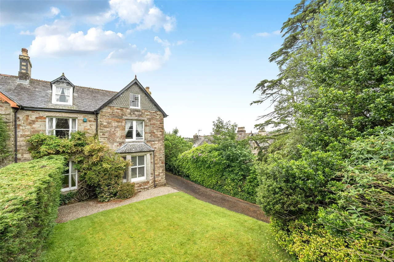 6 bed house for sale, St. Nicholas Street, Bodmin, PL31