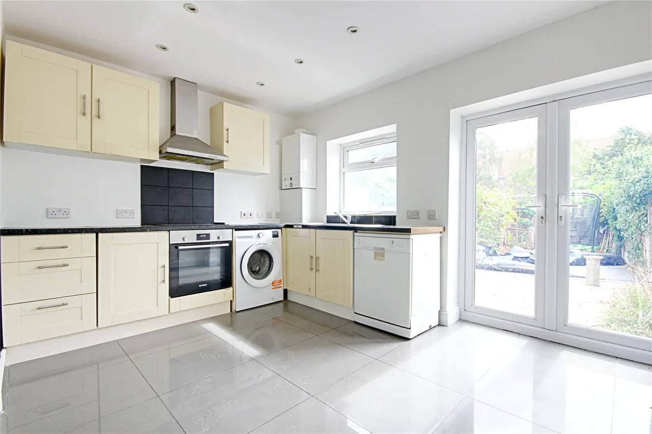 Aylands Road, Enfield, photo 6
