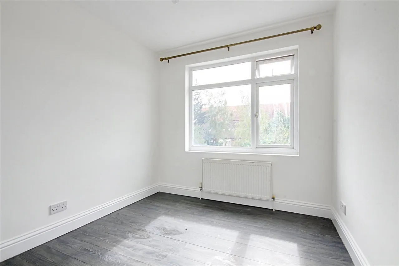 Aylands Road, Enfield, photo 10