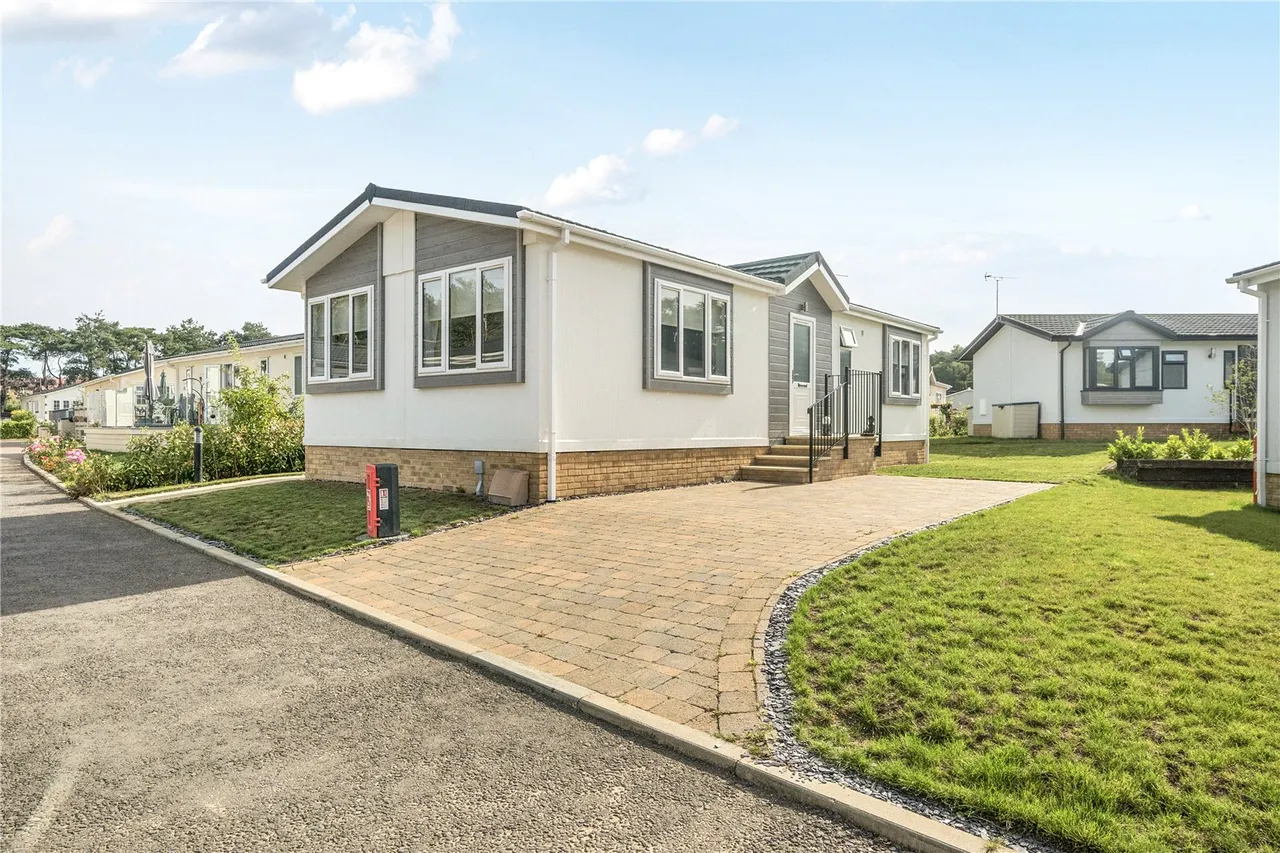 2 bed property for sale — Hogmoor Road, Whitehill, Bordon, Hampshire, GU35 9GJ