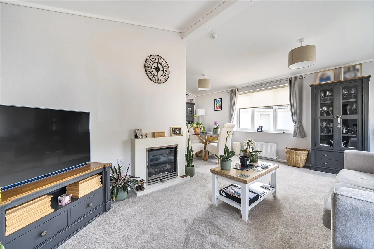 Hogmoor Road, Whitehill, Bordon, Hampshire, GU35 9GJ, photo 9