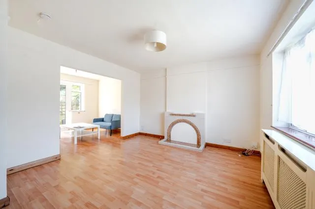 Desborough Avenue, High Wycombe, HP11, photo 2