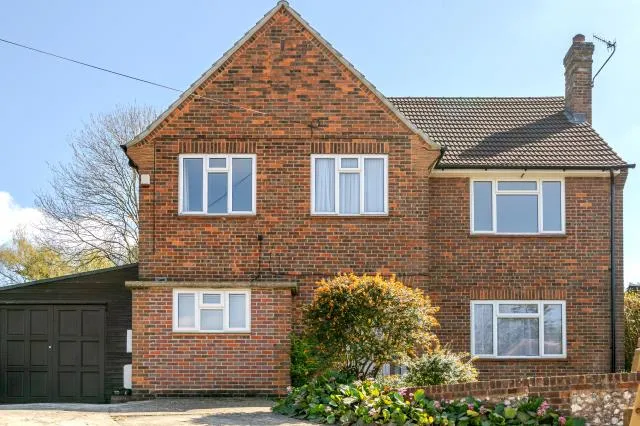 4 bed house to rent, Desborough Avenue, High Wycombe, HP11