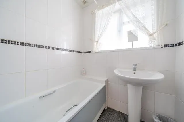 Desborough Avenue, High Wycombe, HP11, photo 14