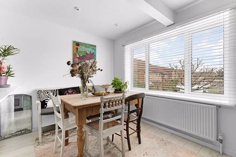 Garden Road, Walton-On-Thames KT12 2HQ, photo 4