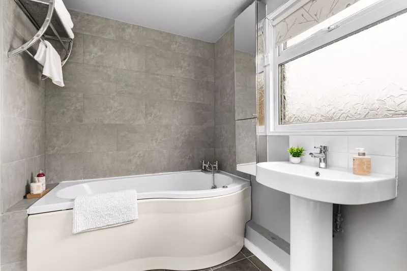 Garden Road, Walton-On-Thames KT12 2HQ, photo 15