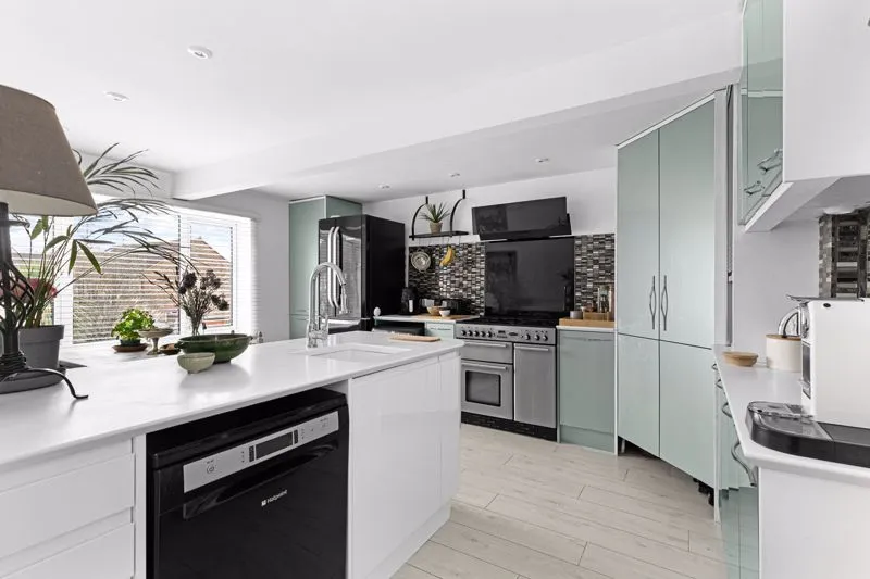 Garden Road, Walton-On-Thames KT12 2HQ, photo 3