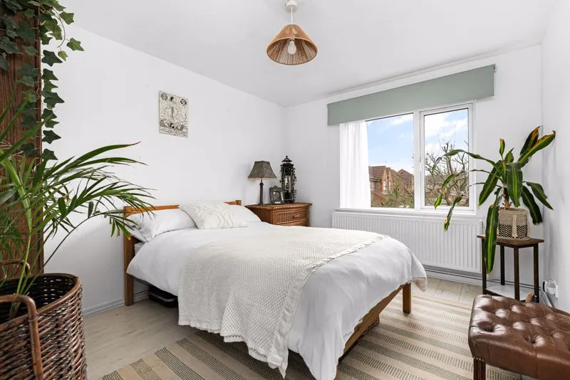 Garden Road, Walton-On-Thames KT12 2HQ, photo 8
