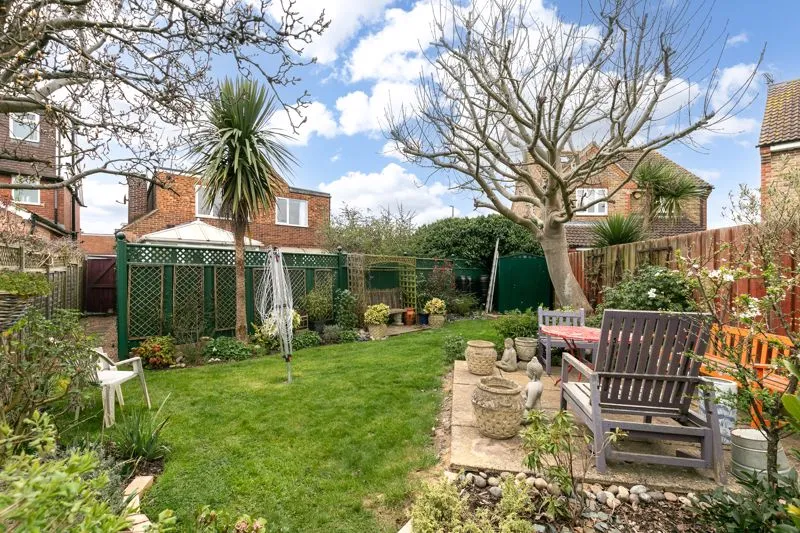 Garden Road, Walton-On-Thames KT12 2HQ, photo 18