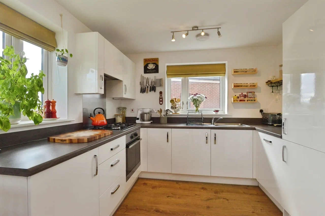 Whitecastle Way, Kingsmead, MK4, photo 2