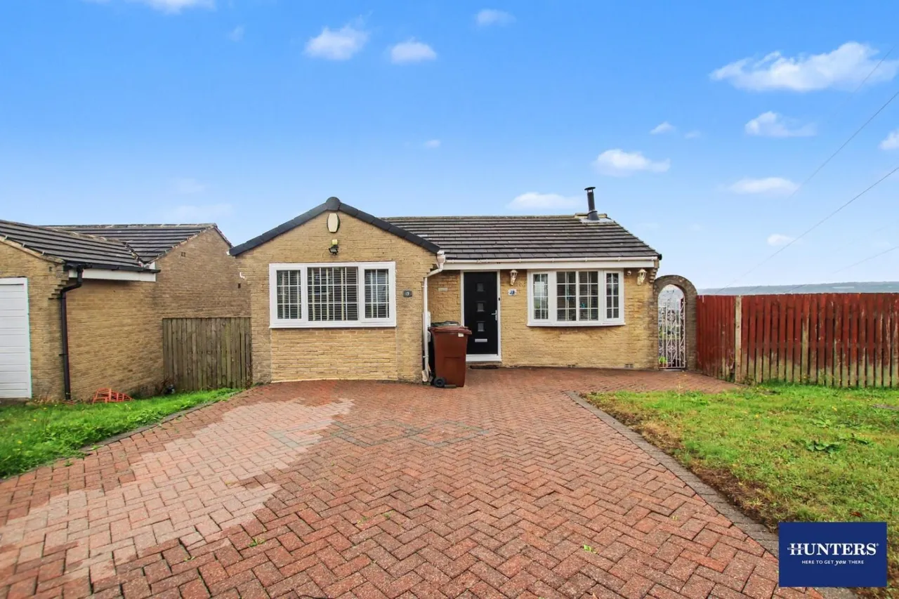 3 bed house for sale — Lichfield Mount, Bradford, BD2 1NX