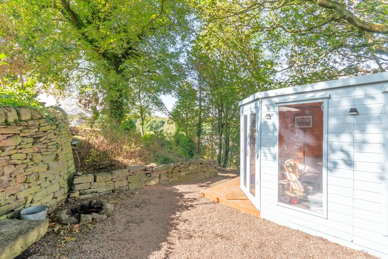 Fenton Court, Cullingworth, BD13, photo 14