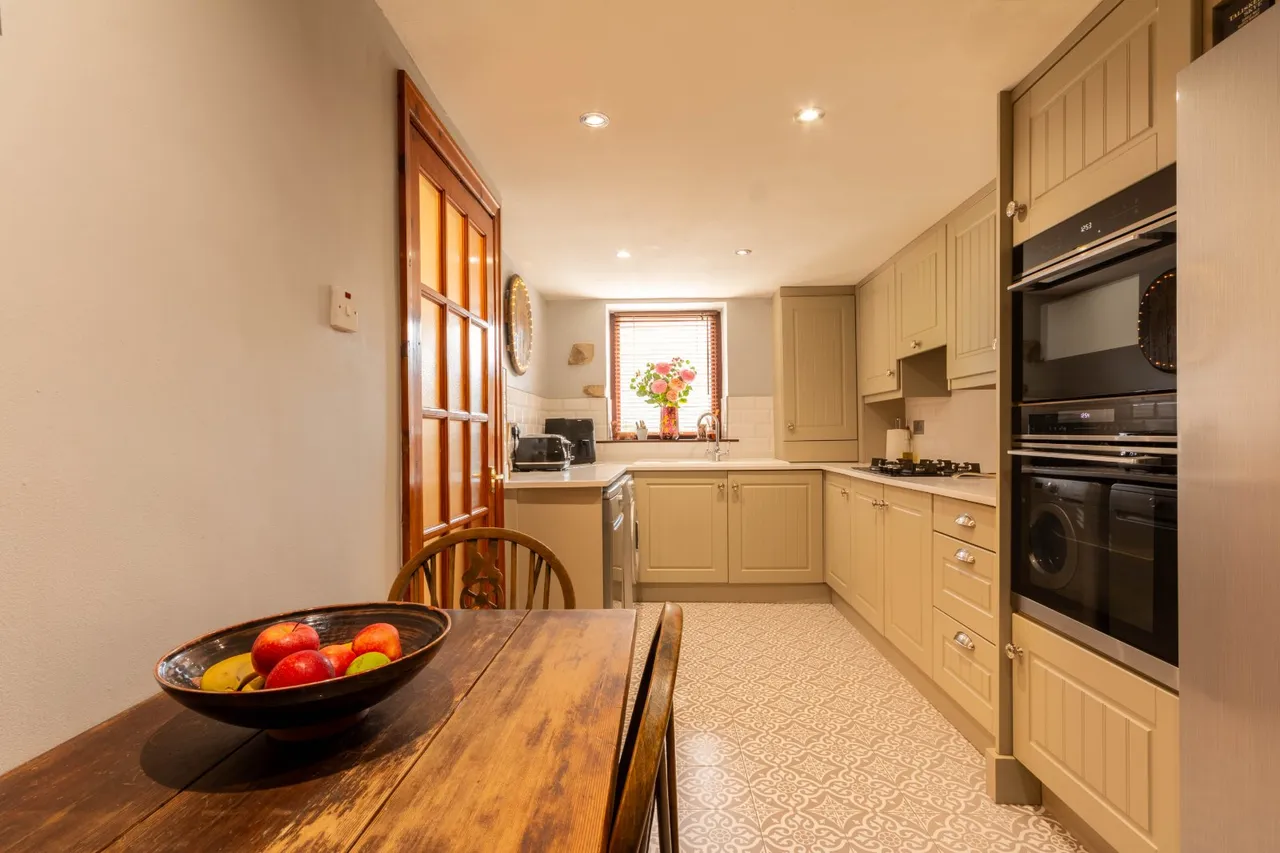 Fenton Court, Cullingworth, BD13, photo 3