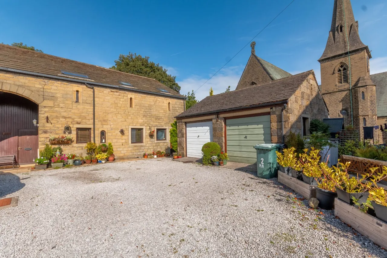 3 bed barn conversion for sale, Fenton Court, Cullingworth, BD13