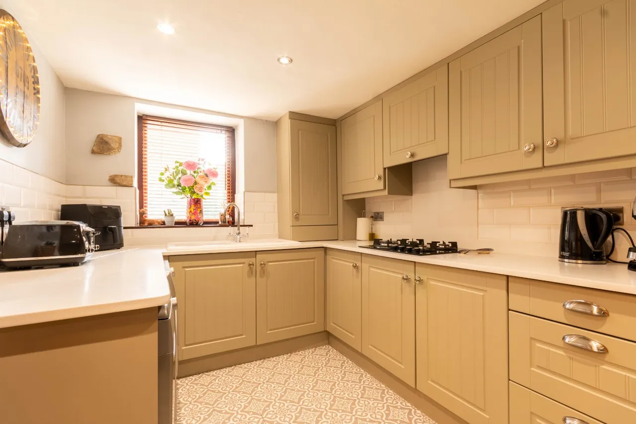 Fenton Court, Cullingworth, BD13, photo 2
