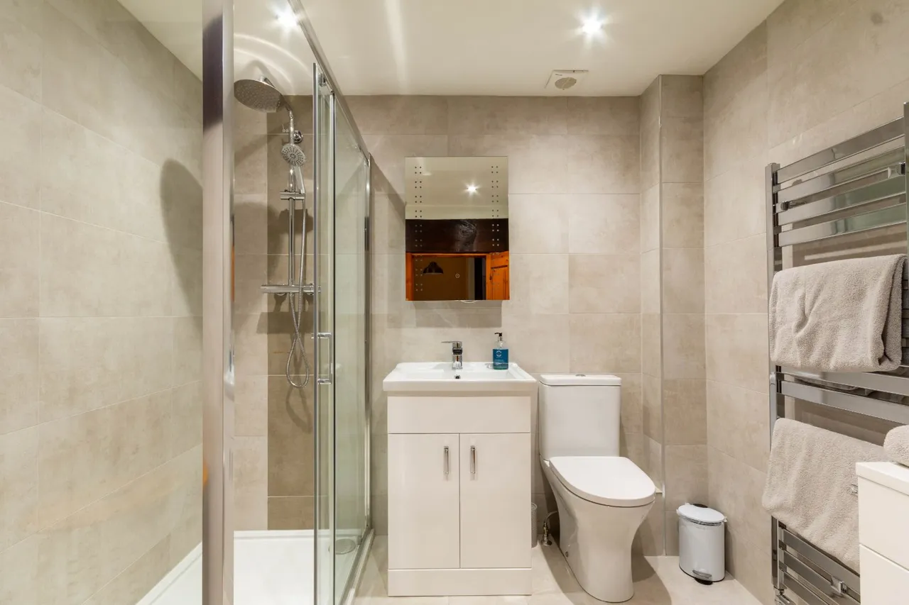 Fenton Court, Cullingworth, BD13, photo 10