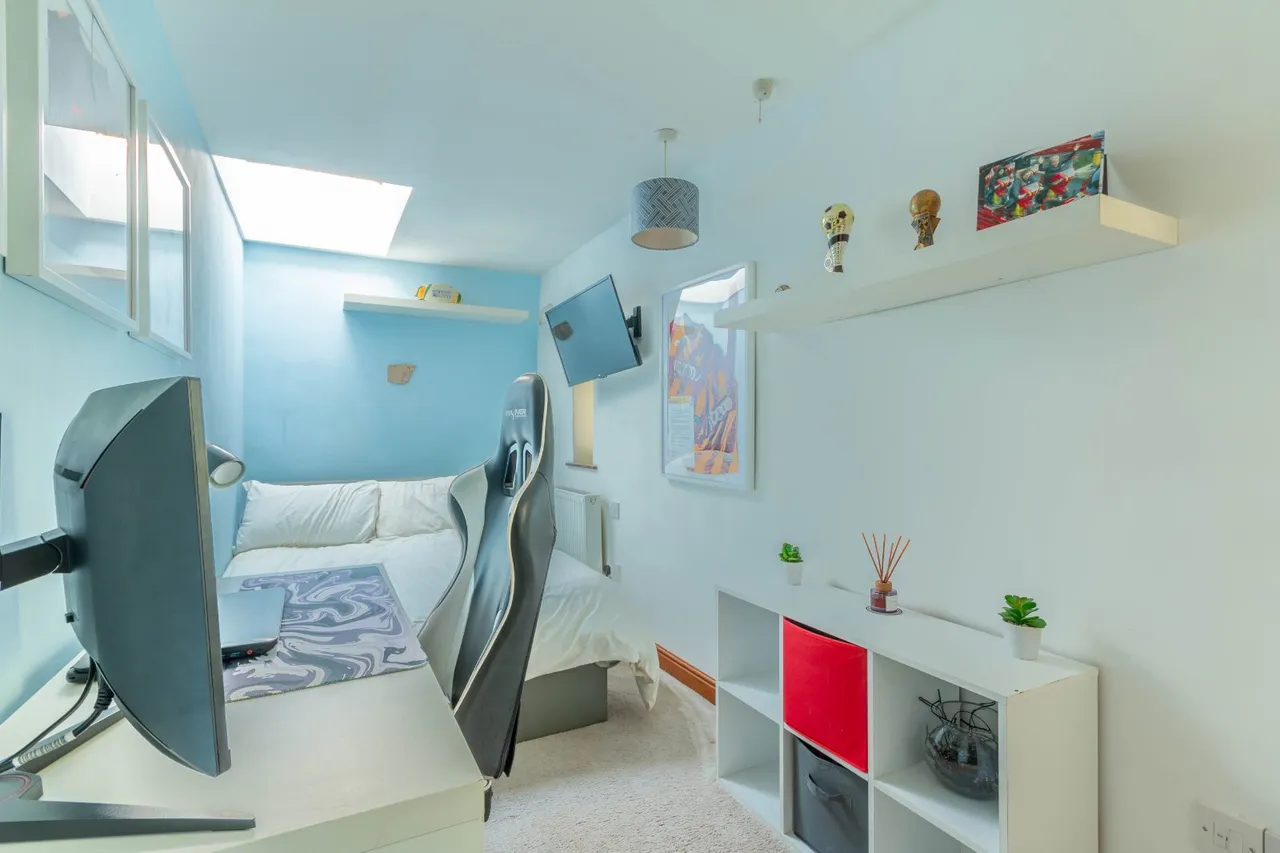 Fenton Court, Cullingworth, BD13, photo 9