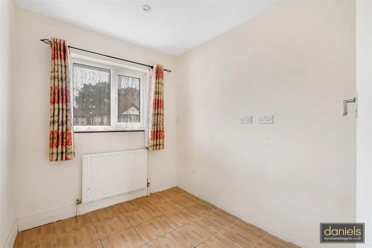 Medway Gardens, Wembley, HA0, photo 8