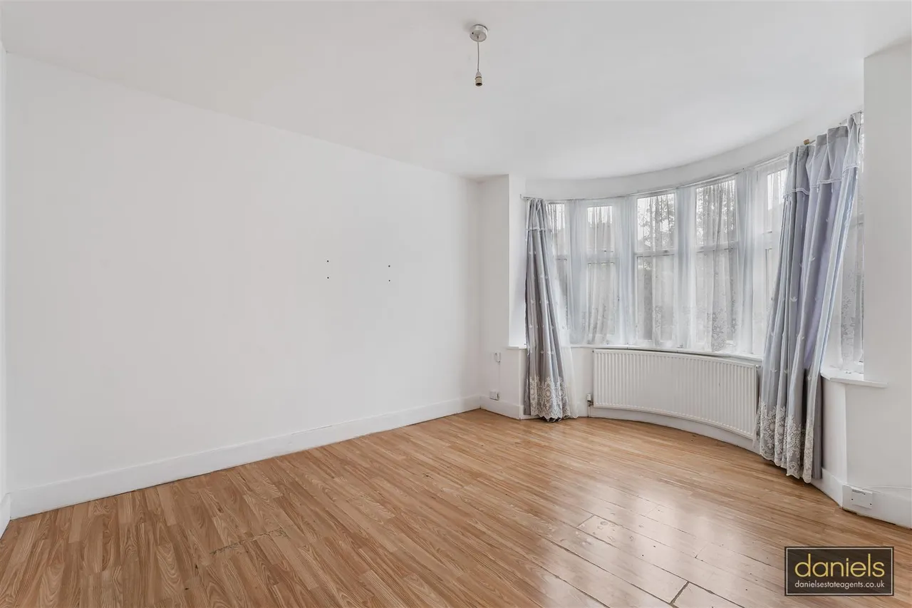 Medway Gardens, Wembley, HA0, photo 2
