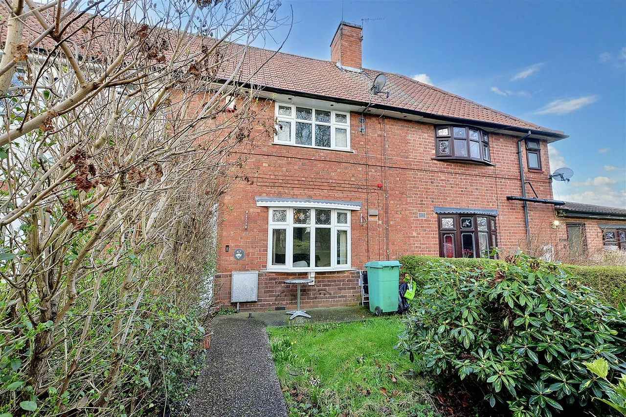 2 bed house for sale, Woodside Road, Lenton Abbey, NG9