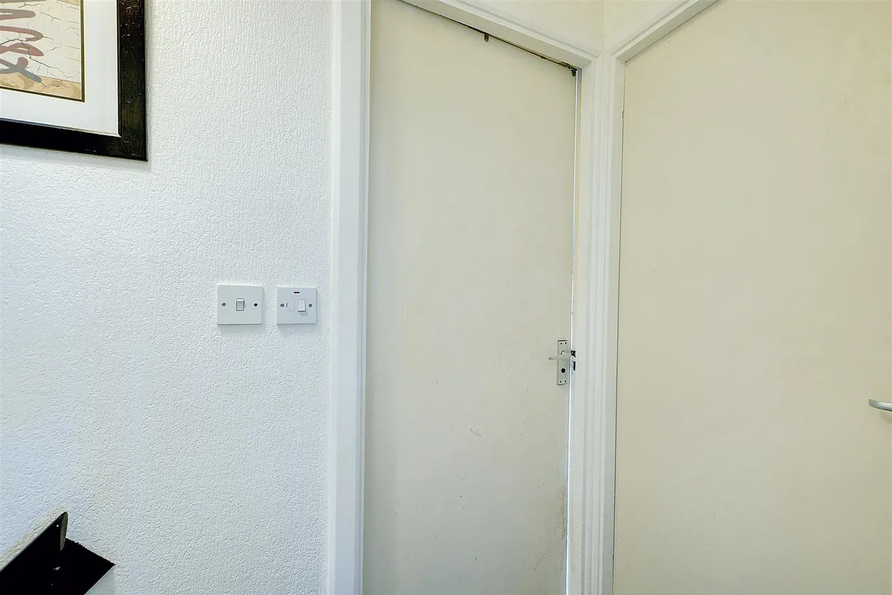 Woodside Road, Lenton Abbey, NG9, photo 8