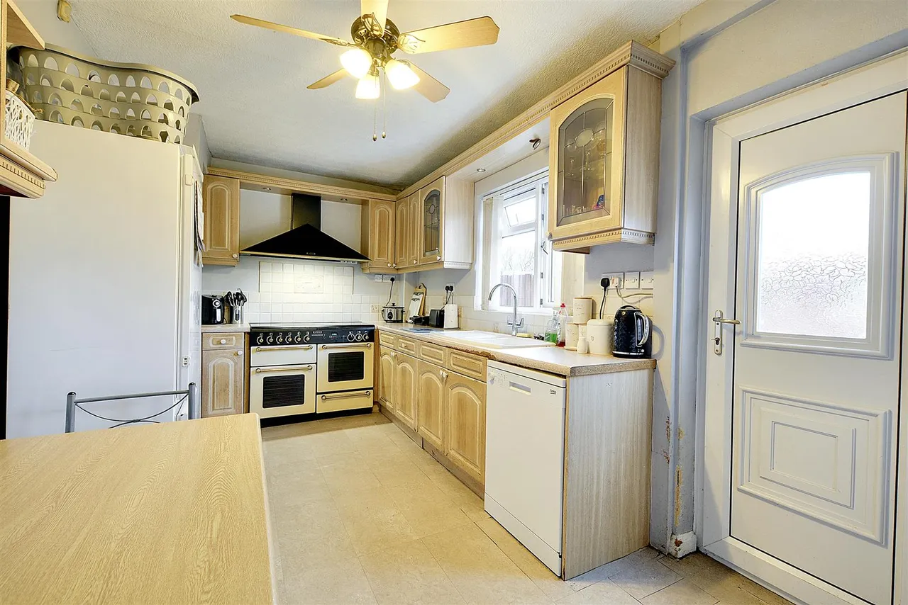 Woodside Road, Lenton Abbey, NG9, photo 4
