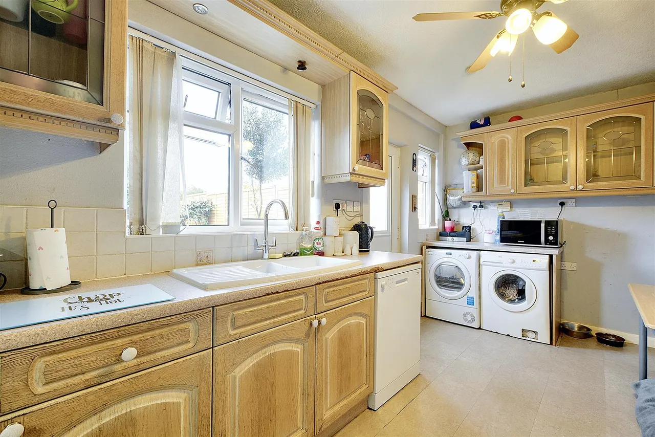 Woodside Road, Lenton Abbey, NG9, photo 3
