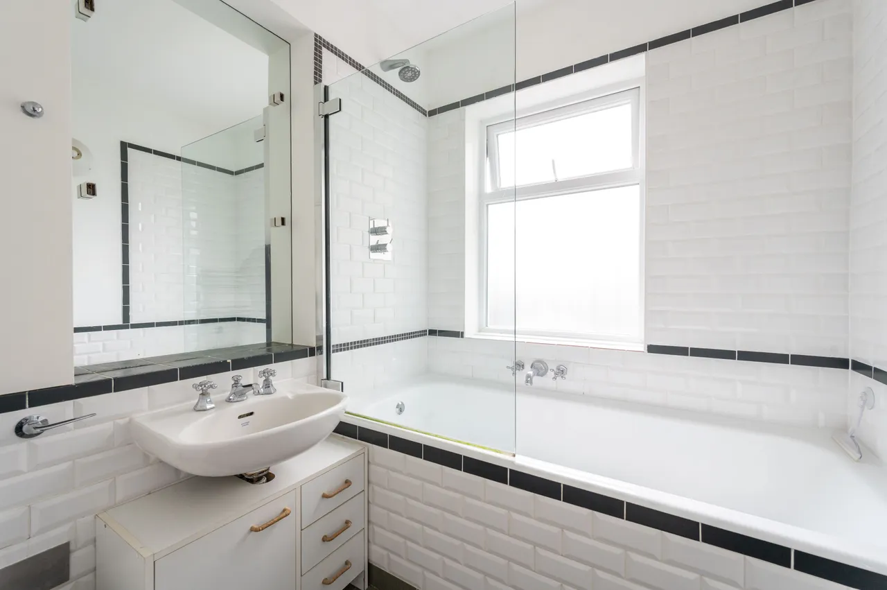 Flat 1, 241 Fulham Palace Road, London, photo 5