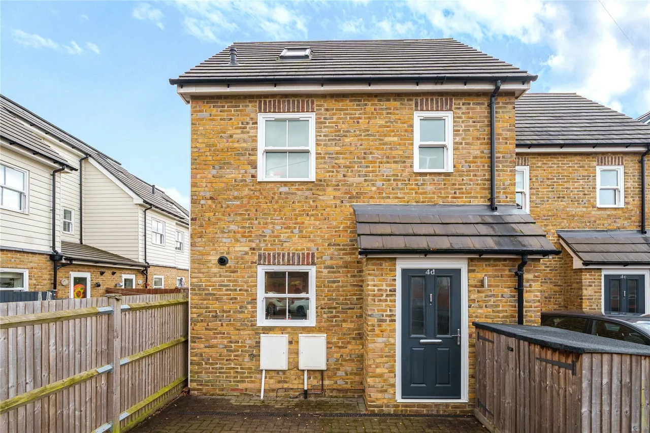 3 bed house for sale — Hawes Road, Bromley, BR1
