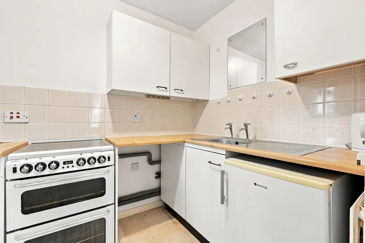 Octavia Way, Staines, TW18, photo 9