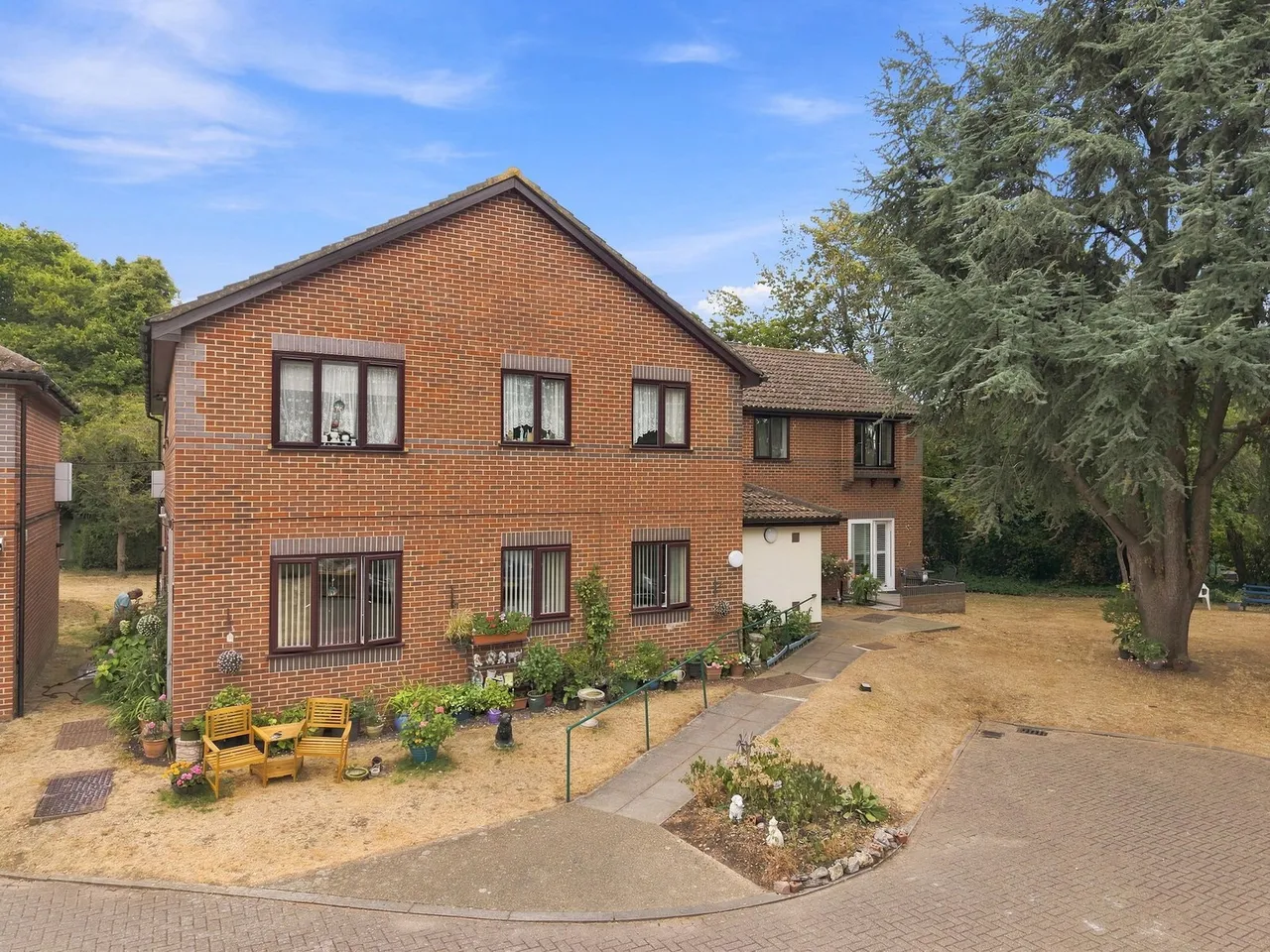 1 bed retirement for sale, Octavia Way, Staines, TW18