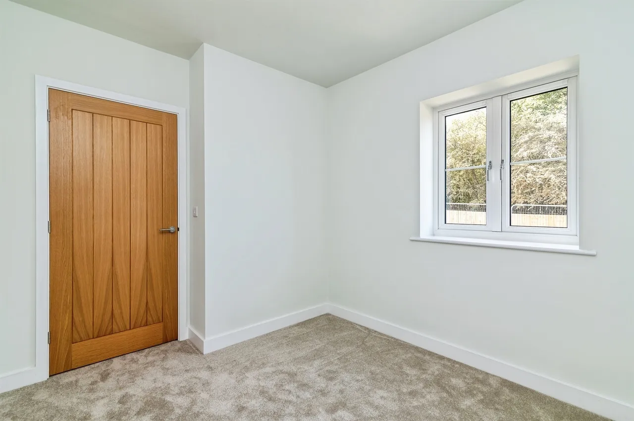 Coventry Lane, Bramcote, NG9, photo 12