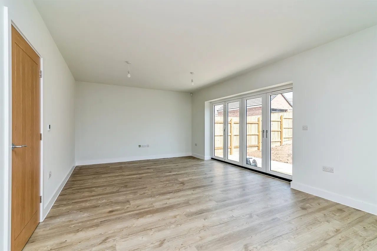 Coventry Lane, Bramcote, NG9, photo 8