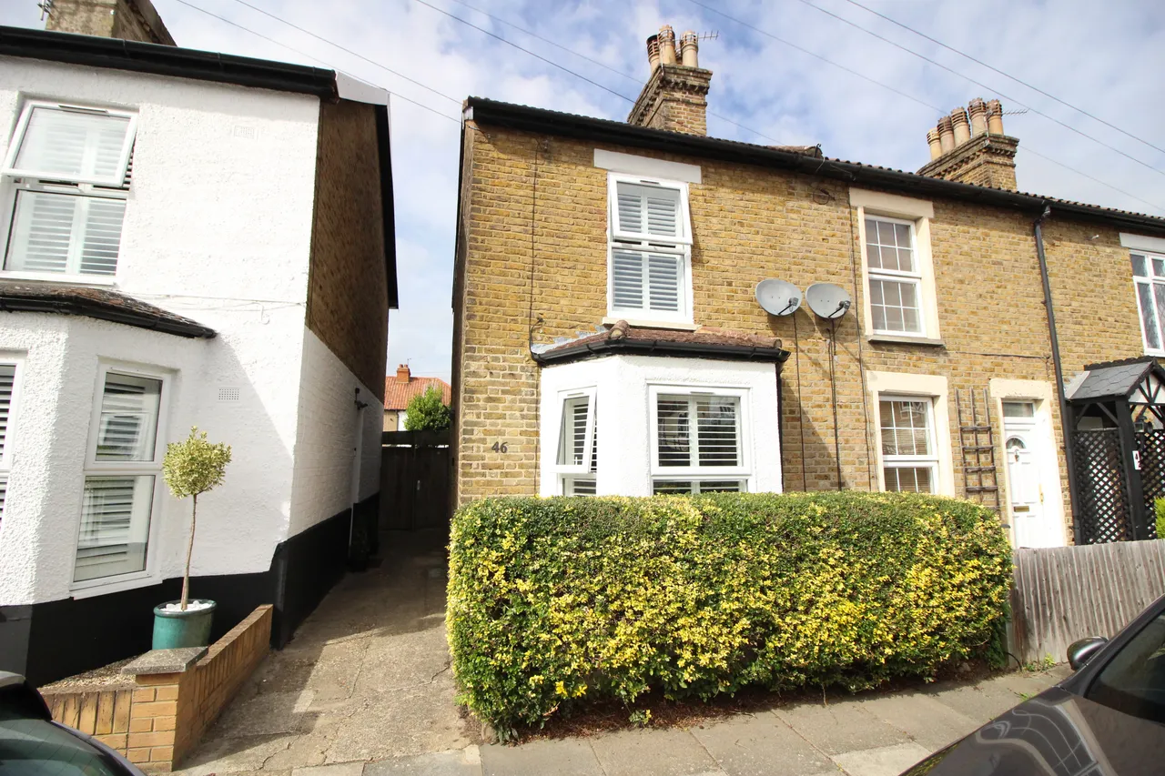 2 bed property for sale — Idmiston Square, WORCESTER PARK, Surrey, Worcester Park, KT47SY
