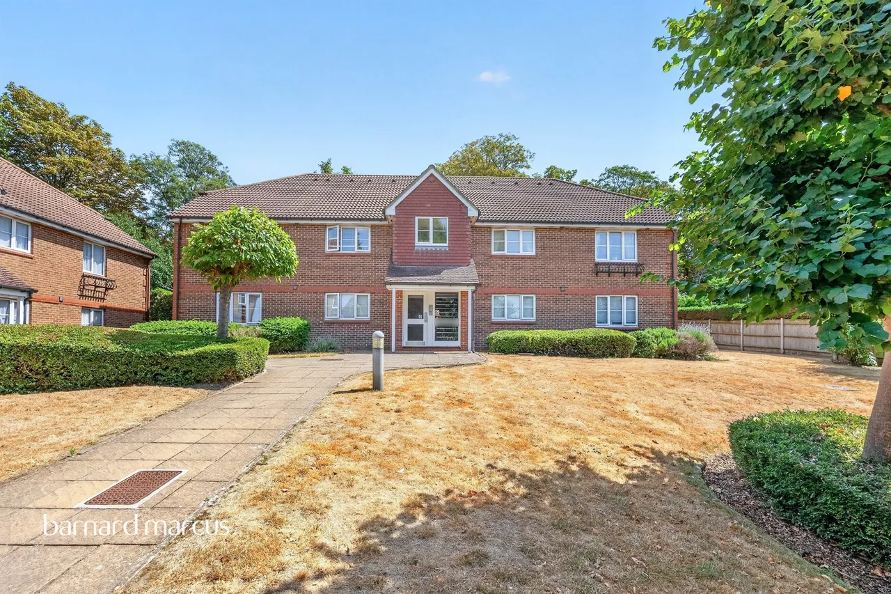 2 bed flat for sale — Evelyn Way, WALLINGTON