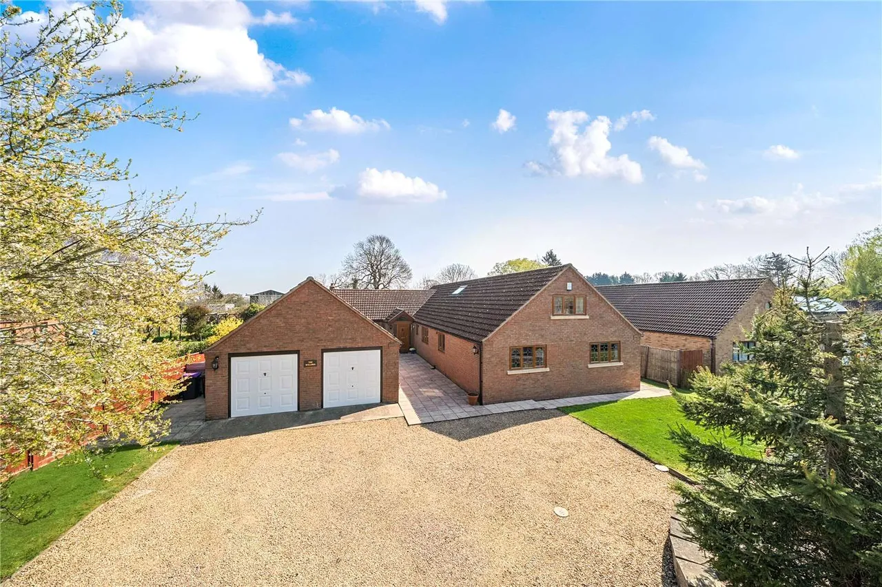 6 bed house for sale — The Willows, Little Humby, Grantham, Lincolnshire, NG33 4HW
