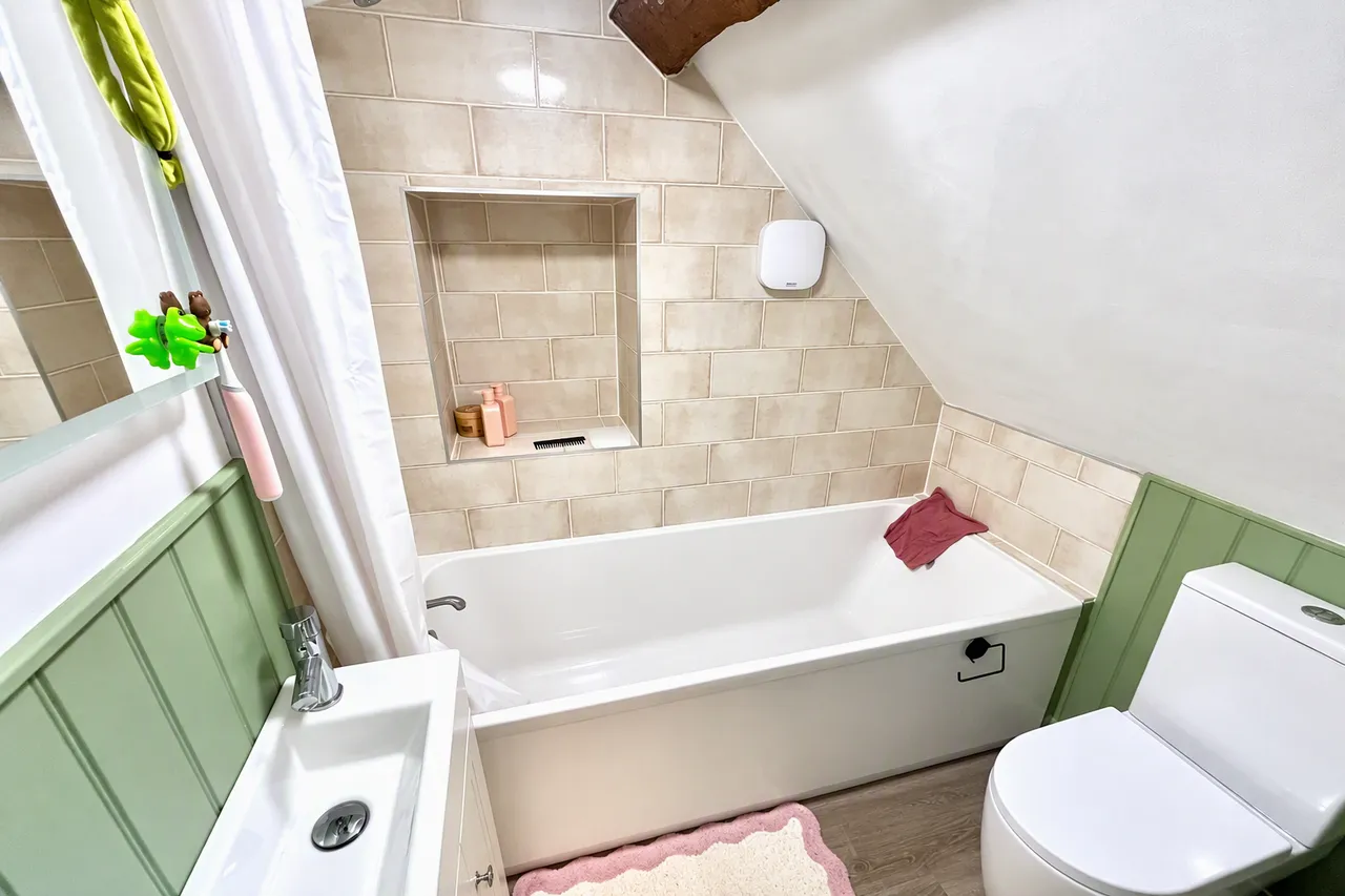 First floor Annexe, DT2, photo 6