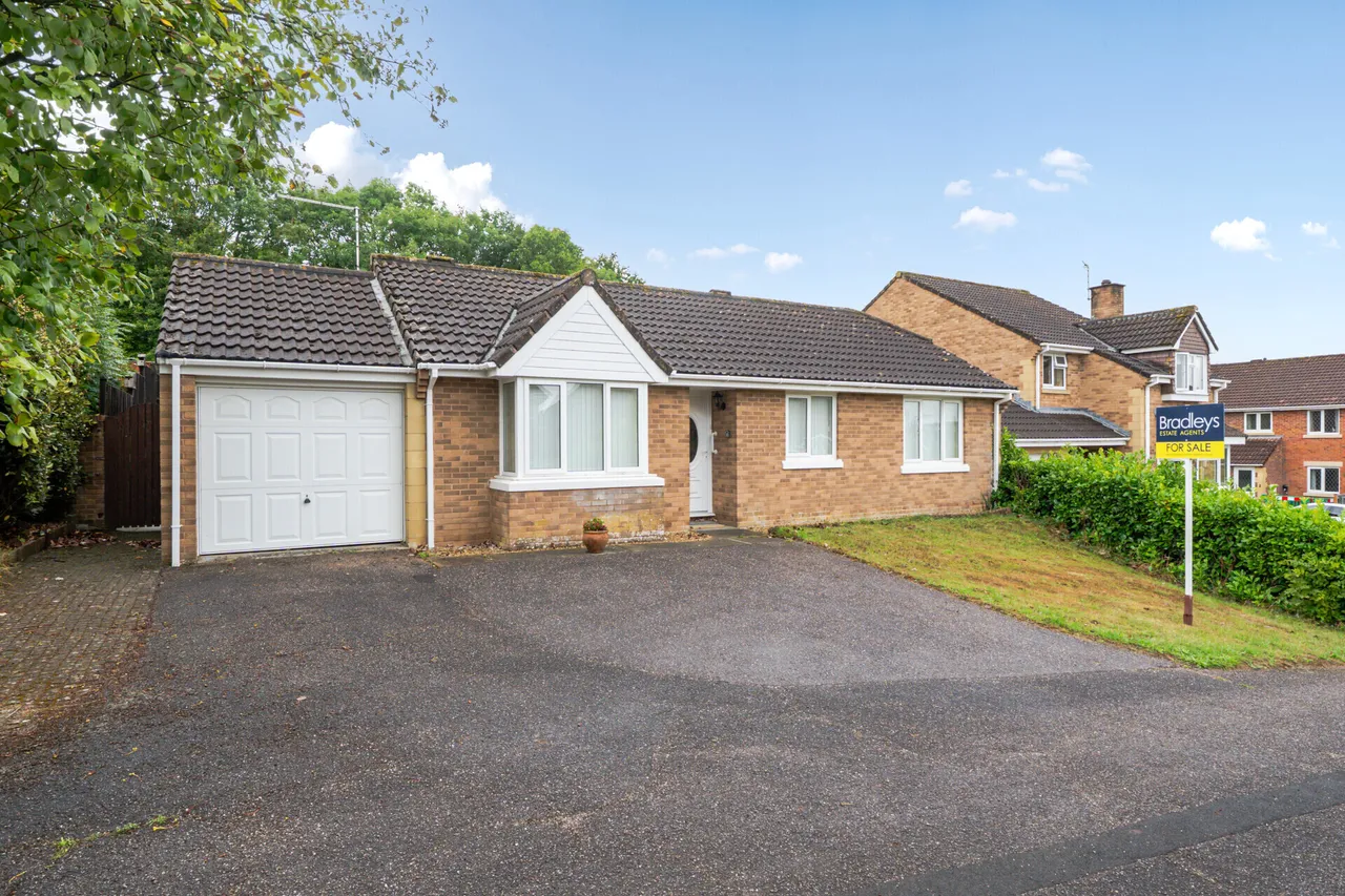 3 bed property for sale — Hatcher Close, Honiton, Devon, EX14