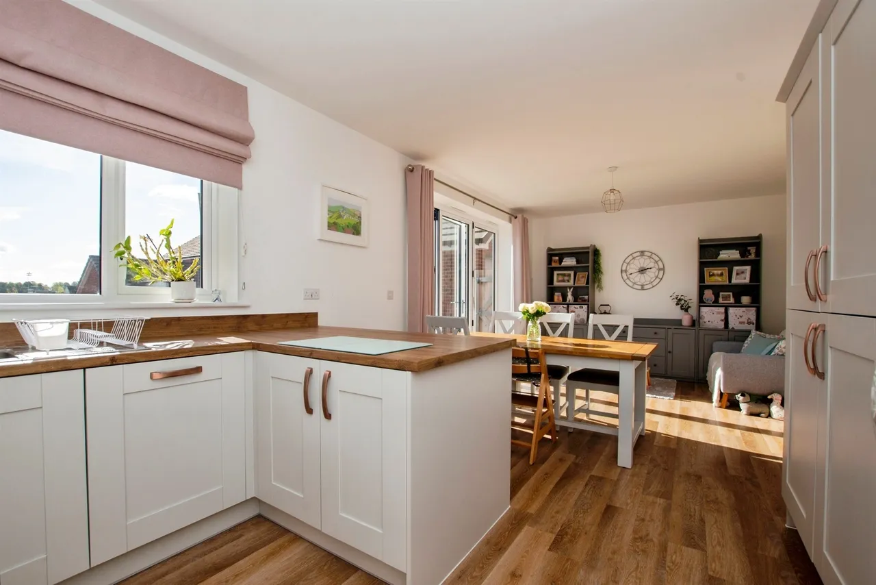 Manser Row, Longhedge, SP4, photo 3