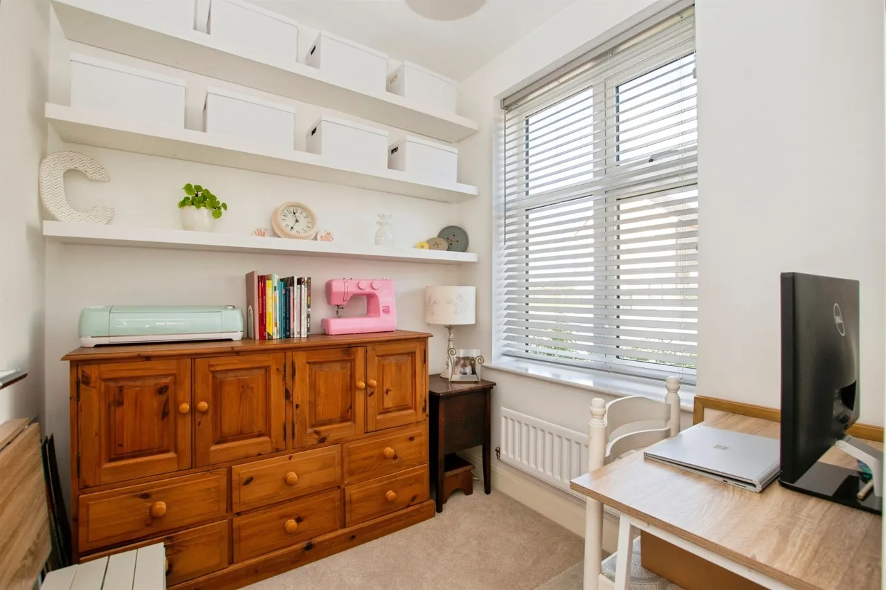 Manser Row, Longhedge, SP4, photo 6