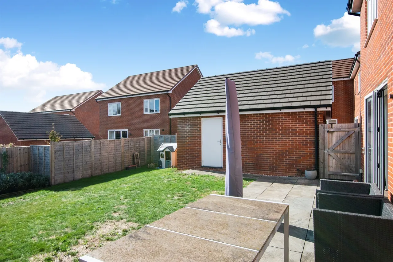 Manser Row, Longhedge, SP4, photo 17