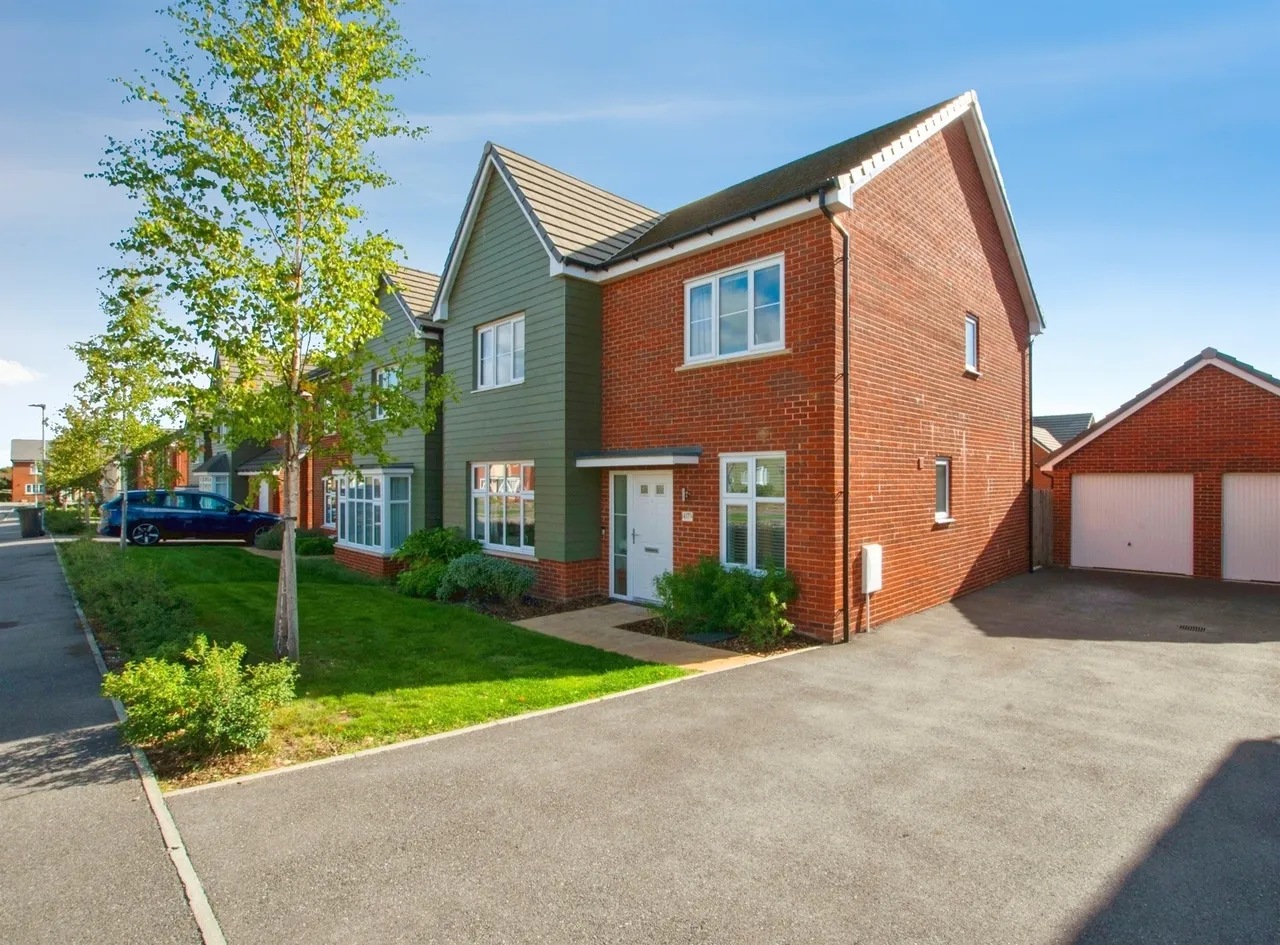 4 bed house for sale, Manser Row, Longhedge, SP4