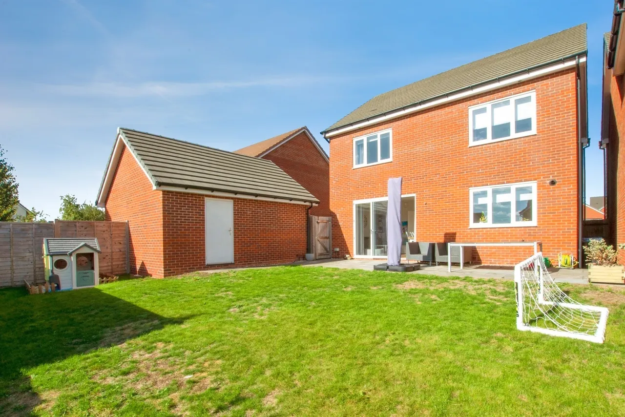 Manser Row, Longhedge, SP4, photo 2